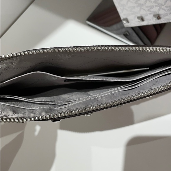 Michael Kors Jet Set travel XL clutch wristlet - Picture 4 of 6